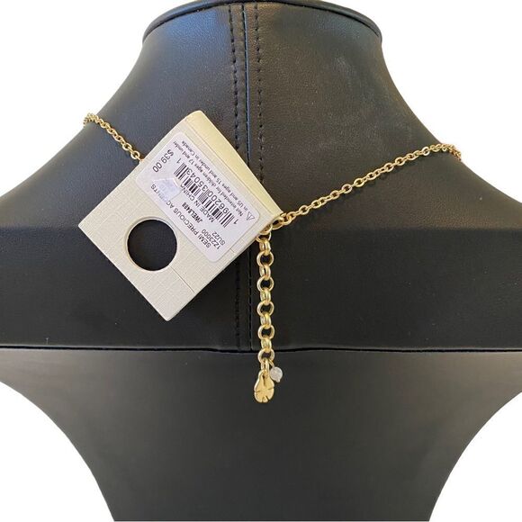 Tropical Bird Pendant on Extra Long Gold Toned Chain. - Picture 4 of 5